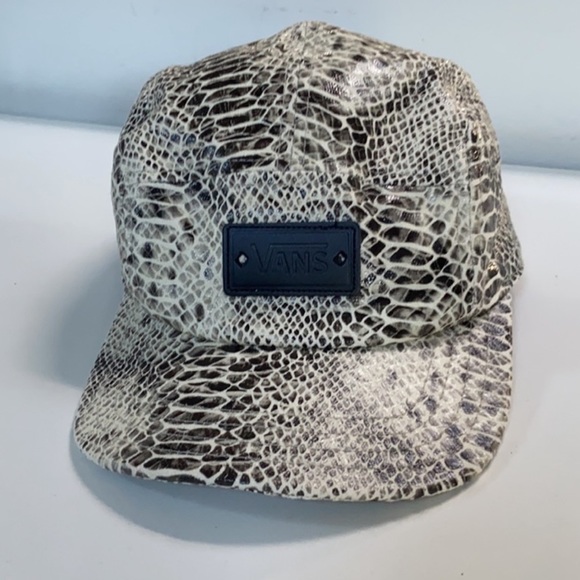 NWOT Vans Willa snake print cap - Picture 2 of 3